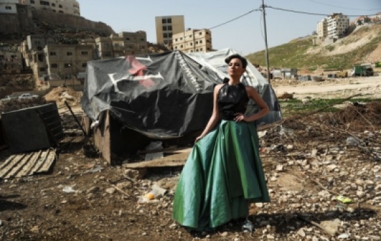 ماذا تفعل هذه الفتاة في وادي عبدون ( صور )